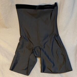 Honeylove No-show High-Waist Short
Rating: Strong Support